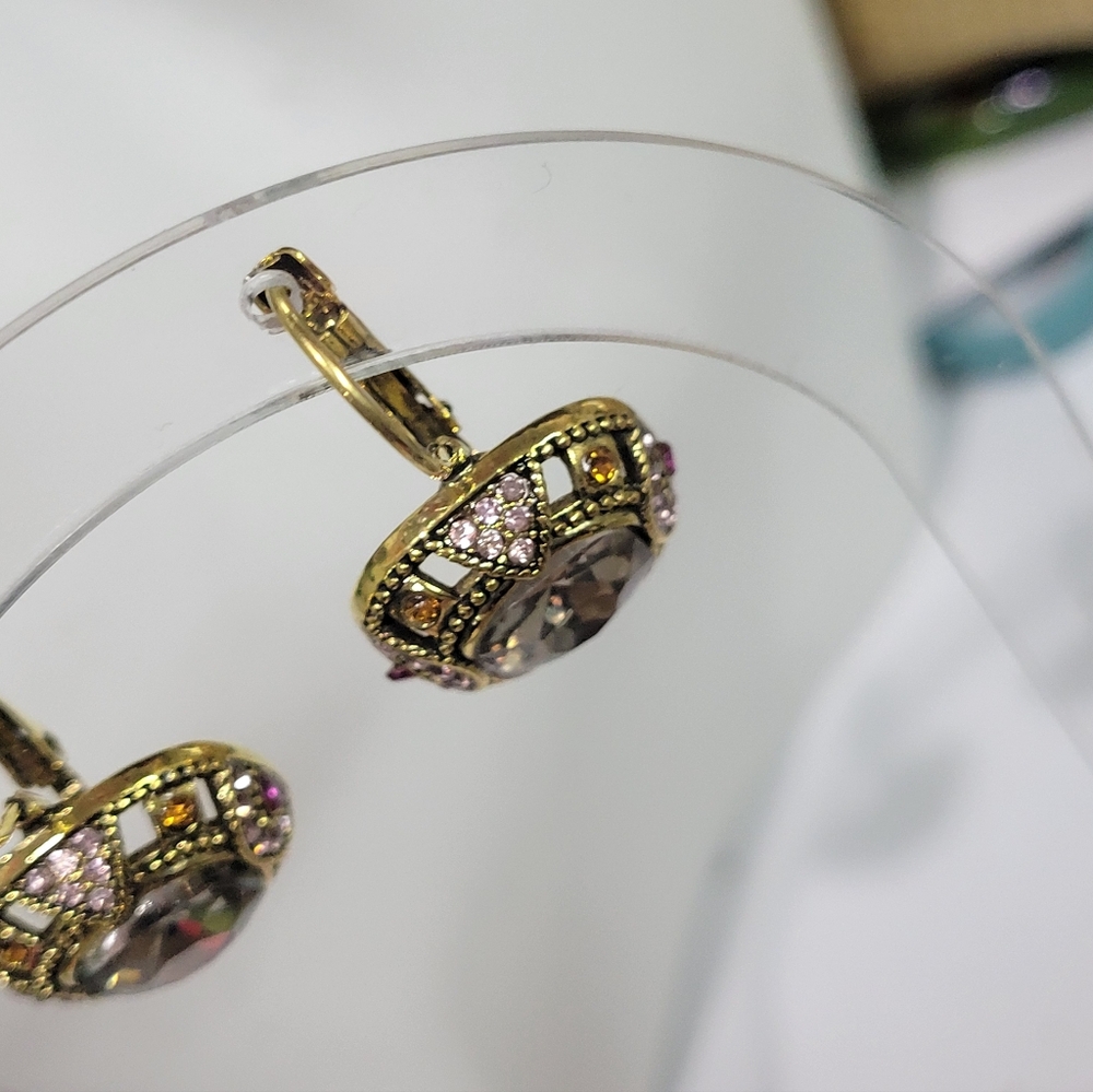 NWT Antiqued GOLD crustal Levervack Earrings. - Picture 4 of 6